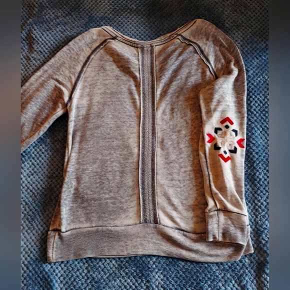 Ariat Embroidered lightweight Sweatshirt Women's M - Picture 2 of 7